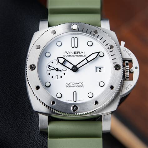 panerai luminor gmt quadrante bianco|luminor gmt panerai automatic price.